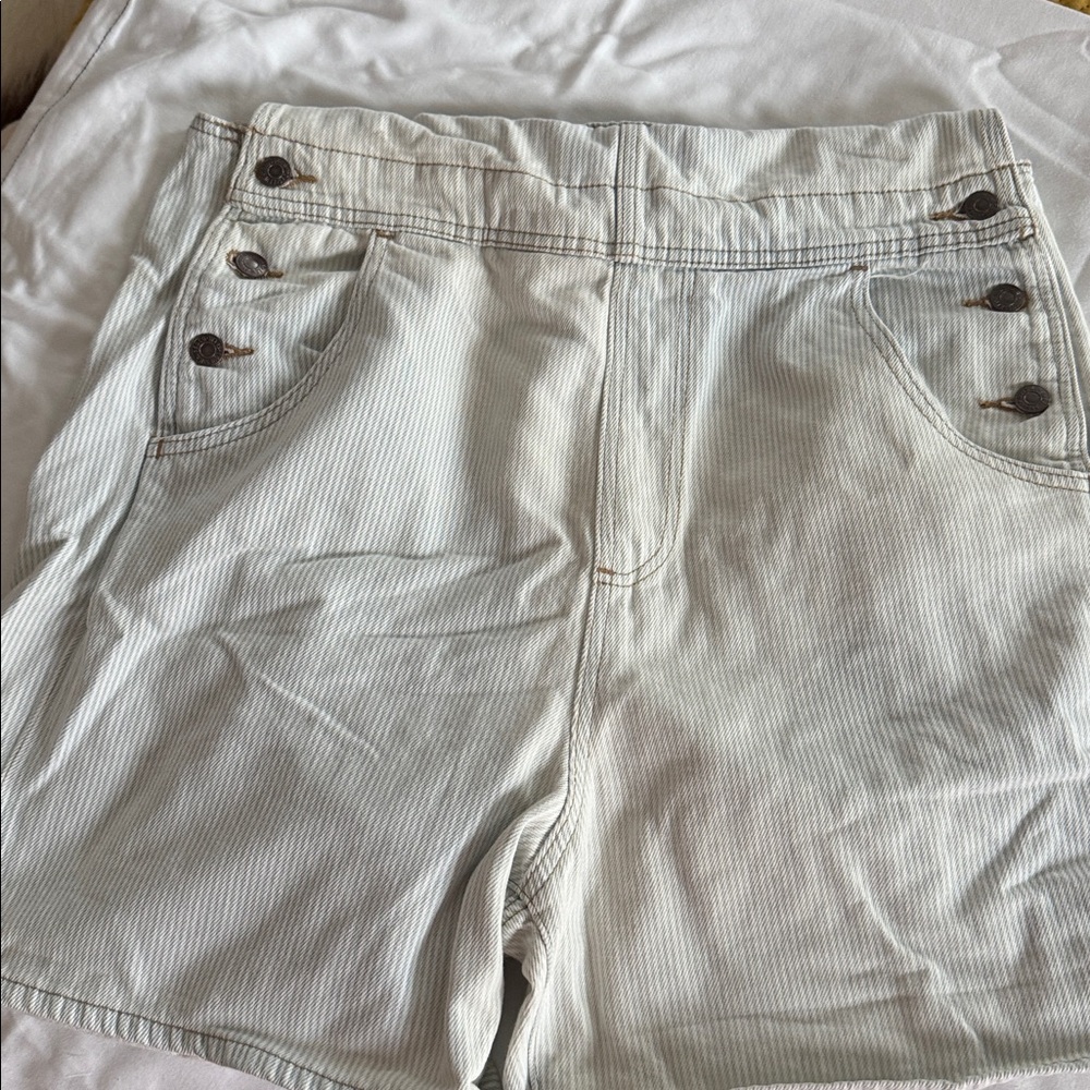 Levi's Off-White Denim Overall Shorts - Picture 5 of 6